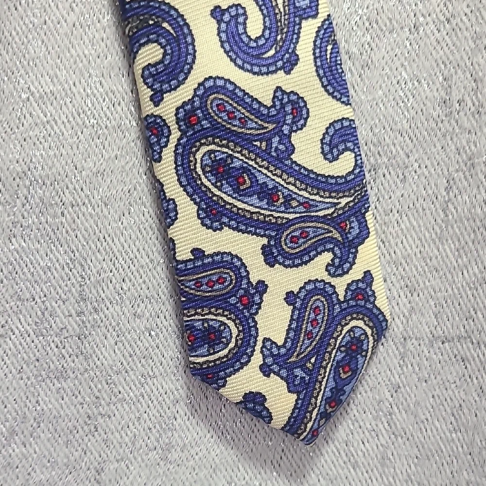 100% Silk MARC LEWIS Paisley Tie in‎ Navy and Cream Imported From ITALY